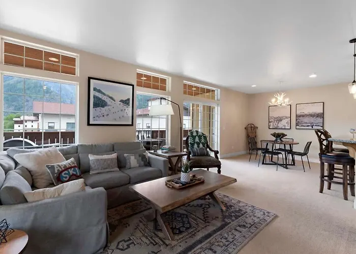 Apres Ski Chalet - Pacific Retreats