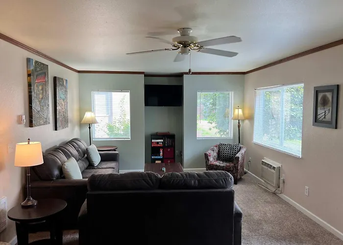 3 Bed 2 Bath Apartment In Leavenworth